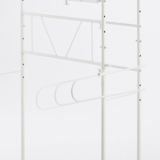 タオルハンガーバーは前後スライド式。使用しないときは奥に収納できて、邪魔になりません。