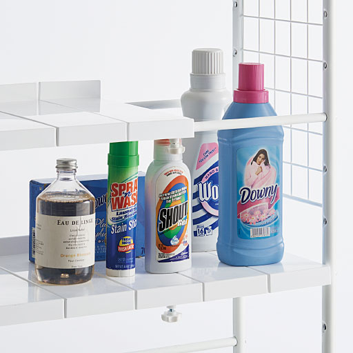 棚板の位置はアレンジ自在。吹き抜け構造にすれば背の低いボトル・高いボトルも効率的に収納できます。