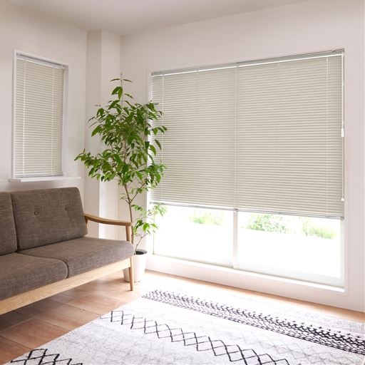 ホワイト<br>取り付けも簡単なのでお部屋の雰囲気を気軽に変えられます。