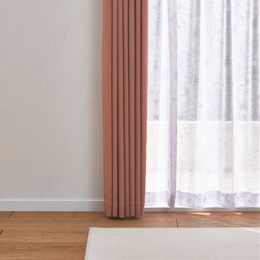 ピンク<br>形状記憶加工で裾が広がりにくく、届いたときからキレイなドレープが長続き。