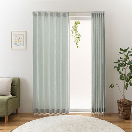 ミスティブルー<br>形状記憶加工で裾が広がりにくく、きれいなドレープを保ちます。