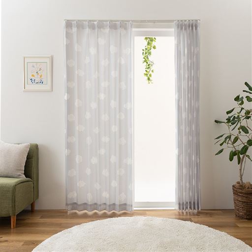 ライトグレー<br>形状記憶加工で裾が広がりにくく、きれいなドレープを保ちます。