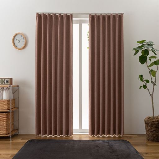 レッド系<br>自然な明るさを感じられる3級遮光。