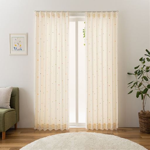 アイボリー<br>ナチュラルな明るい光がお部屋に入る非遮光タイプ。