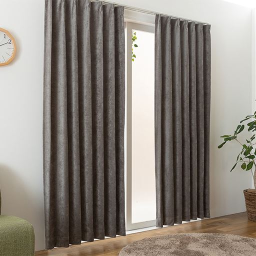 グレー<br>光の当たり具合によってグレージュにも感じるニュアンスのある色合い。