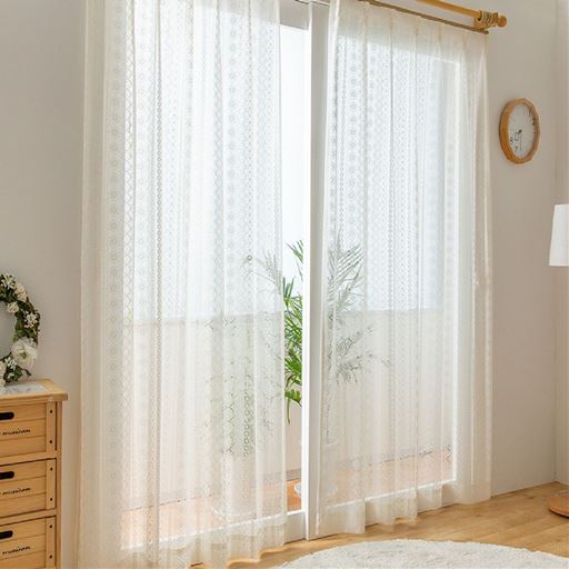 アイボリー<br>ほどよい透け感と幾何学模様が美しいレースカーテンです。