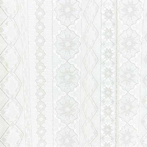 生地拡大(アイボリー)<br>1つ1つのモチーフが目を惹き、華やかに窓辺を演出します。