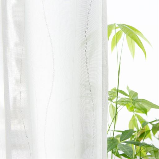 オフホワイト<br>ミラー効果で日中の外からの視線を程よく遮り、プライバシーを守ります。※夜の目隠し効果はありません。