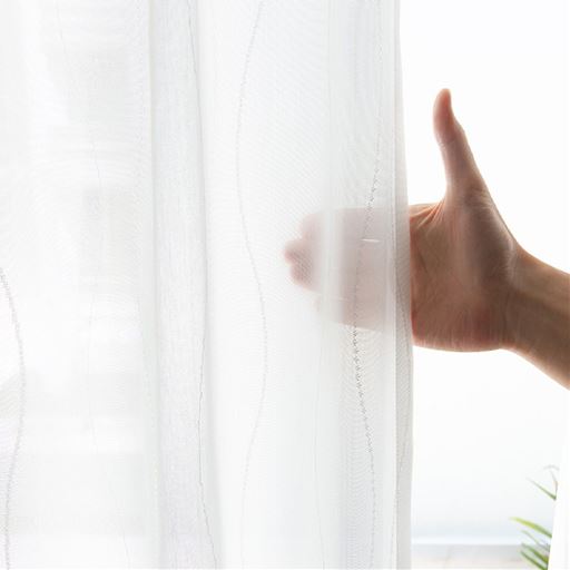 オフホワイト<br>【透け感の目安:やや透けやすい】