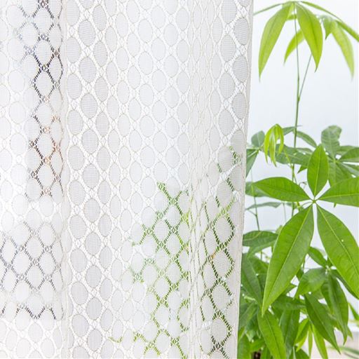 オフホワイト<br>風合いのある生地を通して、ナチュラルな明るい光がお部屋に入ります。