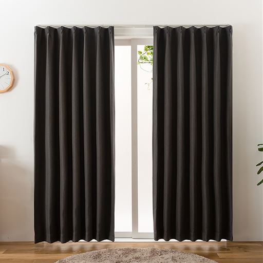 グレー<br>気になる光をしっかりカットする1級遮光。