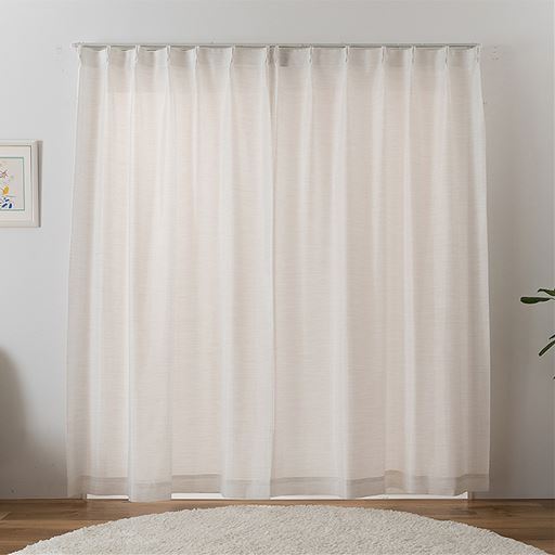 ナチュラル<br>遮熱・保温効果で冷暖房効率アップ。さらにUVカット機能も備えました。