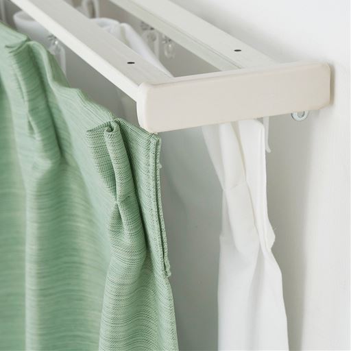 従来のカーテンはカーテン側面から冷気が入り、室温も低下しやすい…。