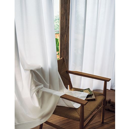 オフホワイト<br>コーデしやすい無地調レース。