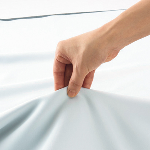 生地の風合いがとても柔らかく、なめらかなマシュマロタッチでシワになりにくい。