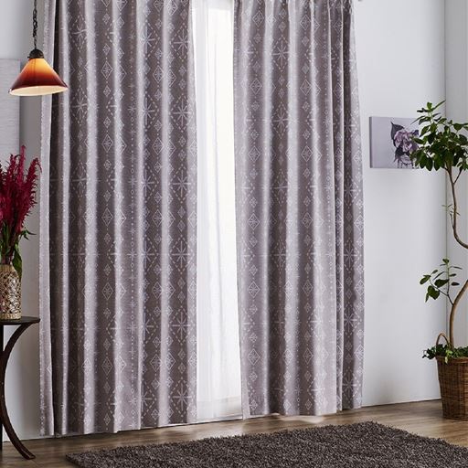 【形状記憶】幾何学模様の白ラッカープリント遮光カーテン/2級遮光・北欧風