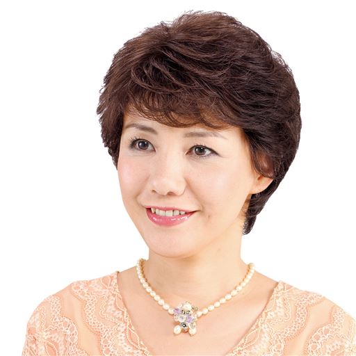 落ち着いた軽やかなカールショート<br><br>栗色<br>着用後