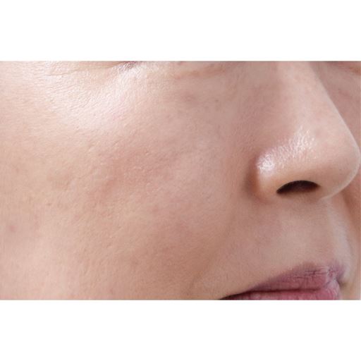 メイク中<br>高密着ベールでキープ(架橋型メチルポリシロキサン(保湿成分))。お肌にぴったりフィットし薄づきでもしっかりカバー。化粧くずれを防ぎます。<br>※メーキャップ効果による。<br>※仕上がりには個人差があります。