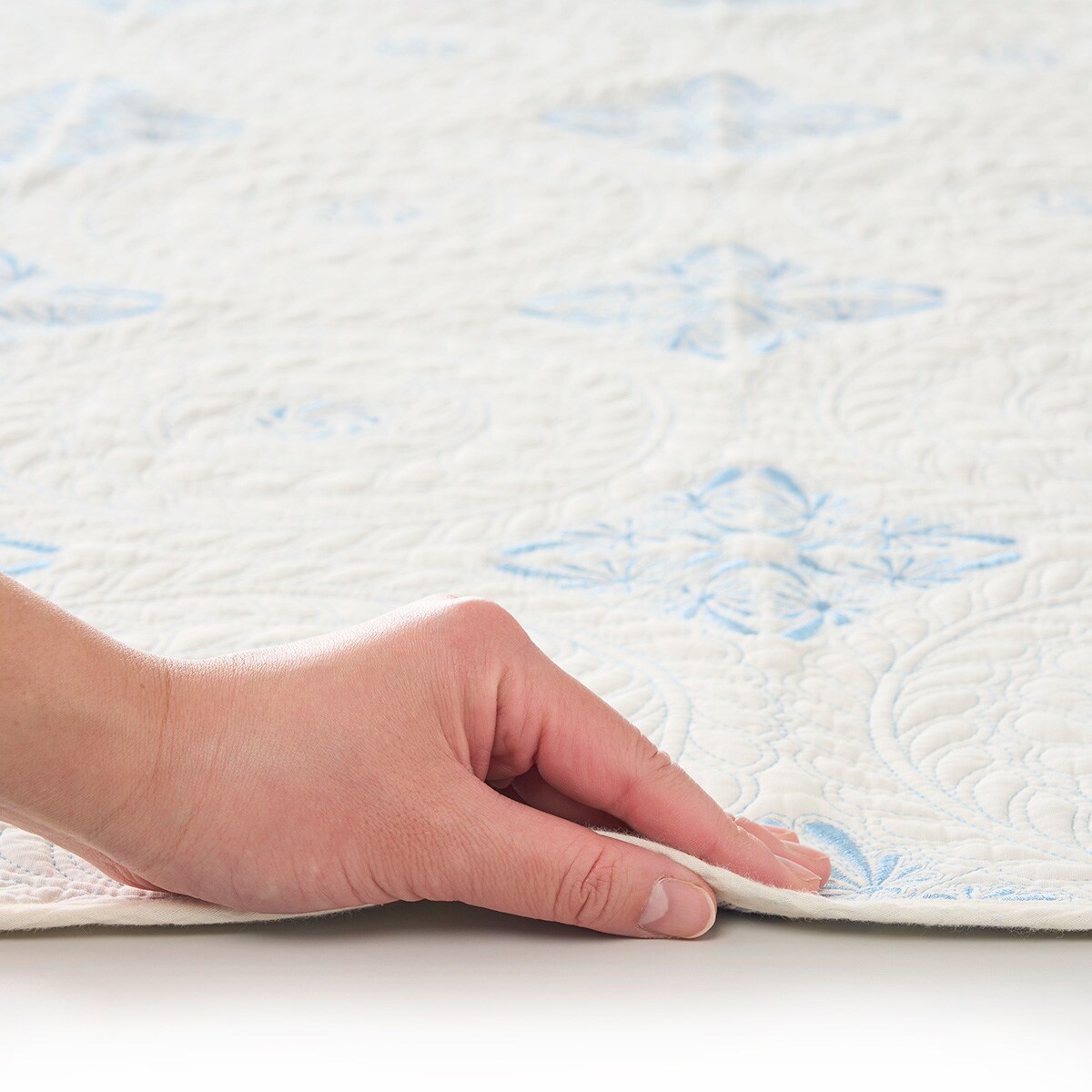 キルトマルチカバー(綿100%刺しゅう) - インテリアの通販なら