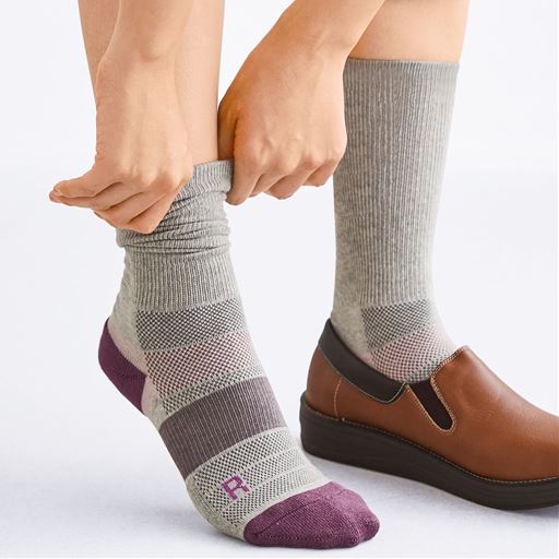 立ち仕事やたくさん歩く日におススメ。 グレー系 着用例