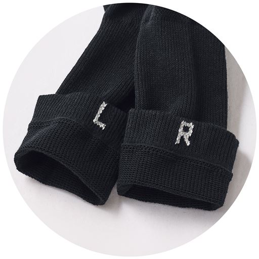 ブラックの右(R)、左(L)表記は、着用時は見えないように履き口裏側に入れています。