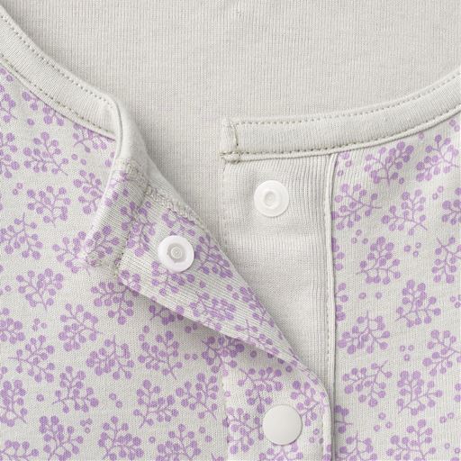 スナップボタンで前開き仕様。