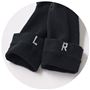 ブラックの右(R)、左(L)表記は、着用時は見えないように履き口裏側に入れています。