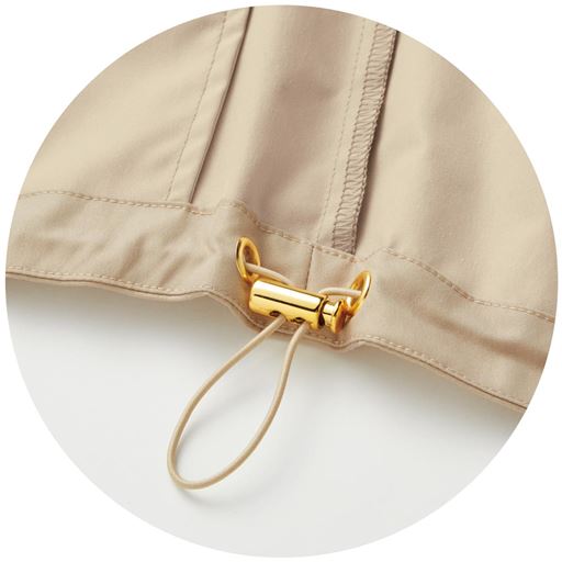 裾にシルエットの変化を楽しめるドロスト仕様