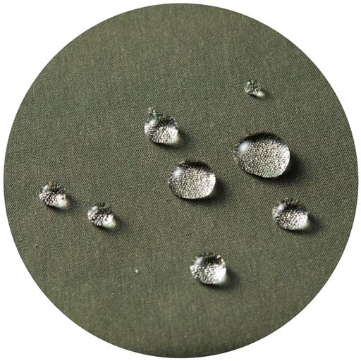 はっ水加工を施したラクロン素材をエアフロー加工することでふんわりした風合いに