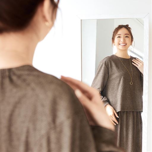 サッと着て、パッと完成!<br>1枚でこなれ感のあるセットアップ風スタイルへ。