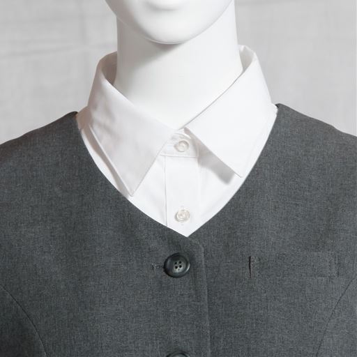 グレー 襟