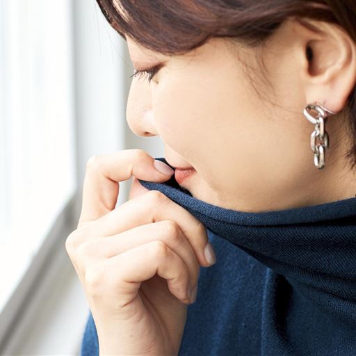 肌に触れてもちくちくしにくい綿混シルク素材<br>衿に切り替えがなく、肌にすっと馴染みます