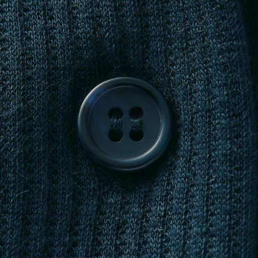 ネイビー 華やかなジャカード素材のカーディガン。日射しや小雨から守ってくれるフードが小洒落た雰囲気に。