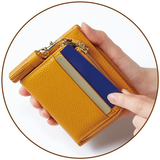 外ポケットカード入れ×2 定期券などすぐに使うものに
