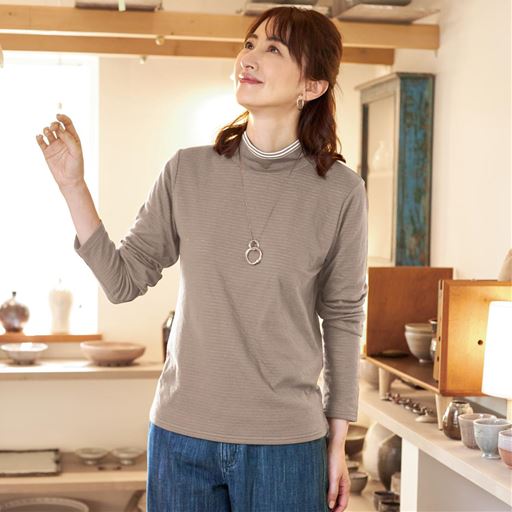 配色ハイネックTシャツ
