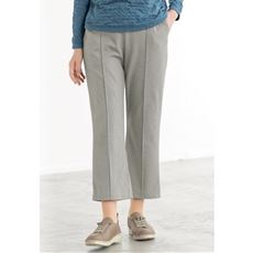 センターラインが消えないストレートパンツ