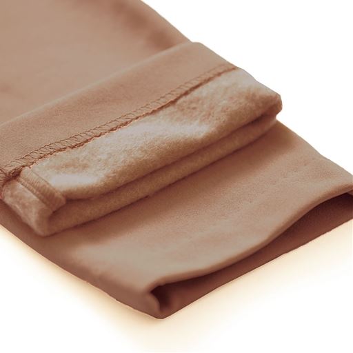裏面には極上の肌触りの希少繊維「キュプラ」を使用して、起毛処理を施しました。