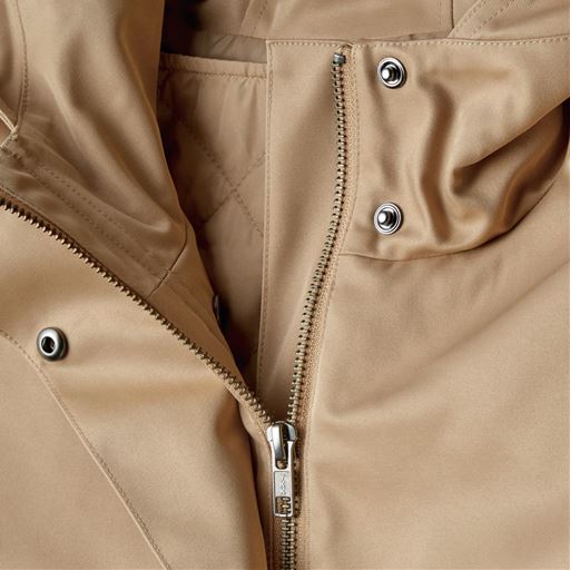 フロントは二重仕様で暖か 風を通しにくいファスナー&ボタン仕様<br>※こちらのカラーの販売はございません。