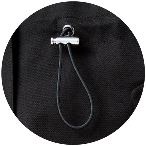 ウエスト部分にシルエットの変化を楽しめるドロスト仕様