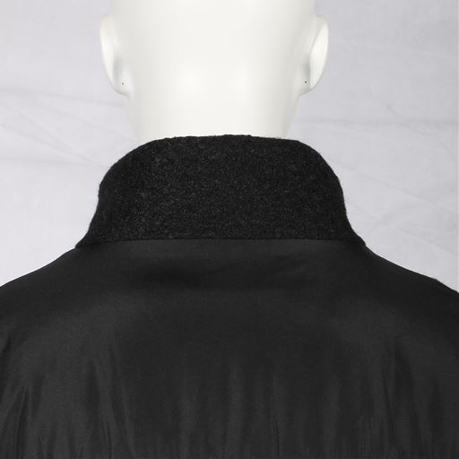 ブラック 衿元バック