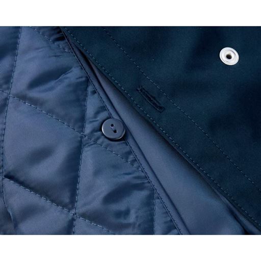 ライナーは気温に合わせてボタンで簡単に着脱可能