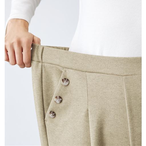 ウエストは総ゴムで締め付け感がなくラク