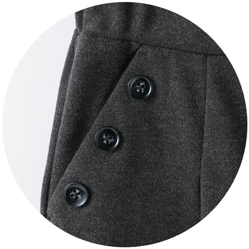 ポケット口の飾りボタンがおしゃれ