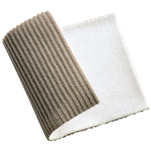 もっちりと程よい厚みのコーデュロイ調の生地で、伸縮性もありはき心地もラクちん