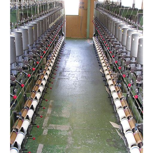 国内生産にこだわった和紙特有の独特な風合い セシールの和紙ニットは、織物の産地・愛知県一宮市のメーカー「日本紙糸」によるもの。屈指の技術とオンリーワンの機械で、国内一貫生産した上質な糸を使用し、丁寧に編み立てています。肌に心地良いワンランク上の日本品質を堪能いただけます。 日本紙糸(株) HPより