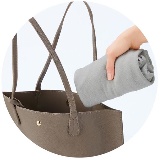 小さく畳める薄手素材は持ち運びラク