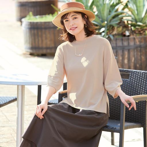 ライトベージュ