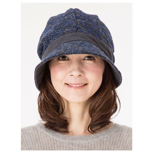 ネイビー<br>すっぽりかぶれるデザインで小顔を演出