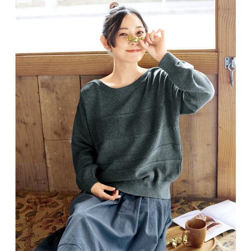 チャコールグレー