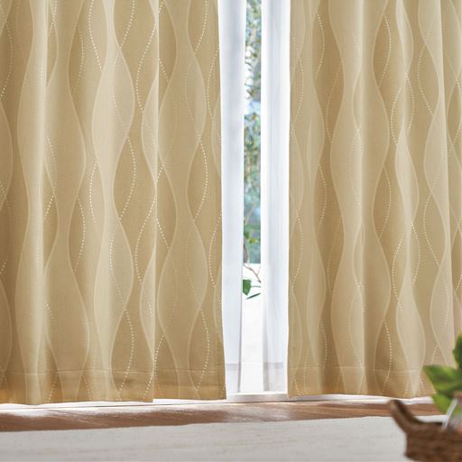 ベージュ<br>1級遮光の裏地付きで気になる光もしっかりカット。